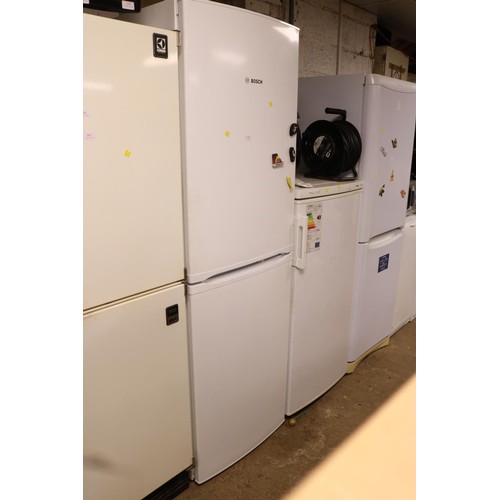 108 - Bosch tall fridge freezer- warranted until 12 noon Tuesday following the above sale