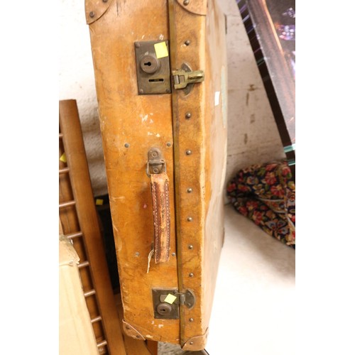 129 - 1950's suitcase