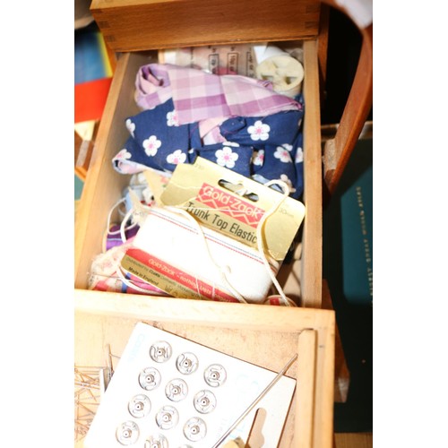 Small sewing box & contents