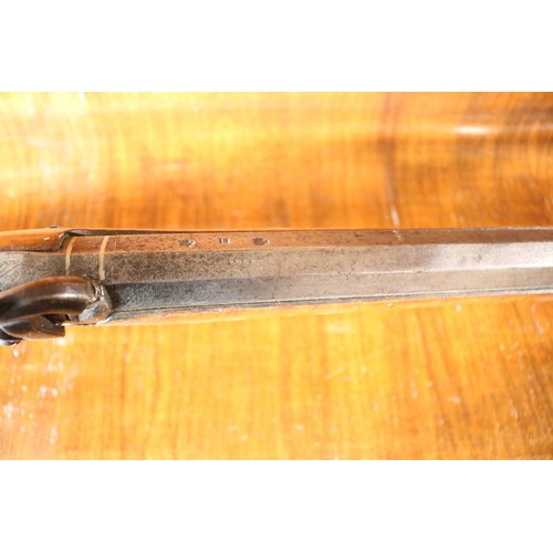560 - Antique musket (London)