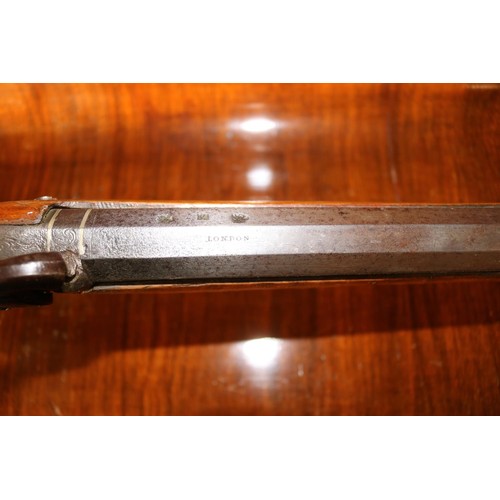 560 - Antique musket (London)