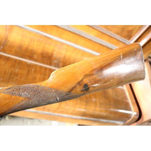 560 - Antique musket (London)
