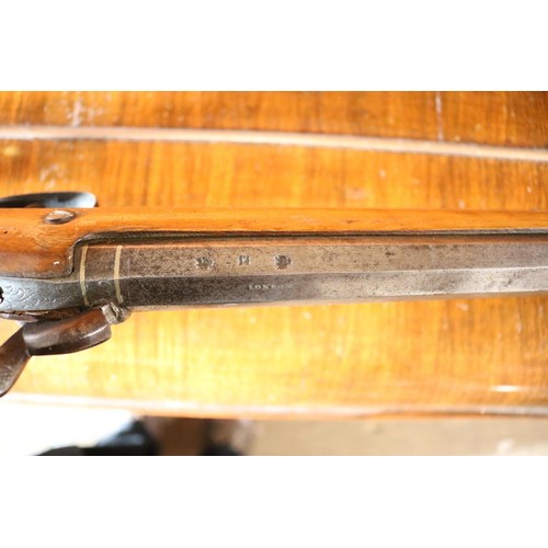 560 - Antique musket (London)