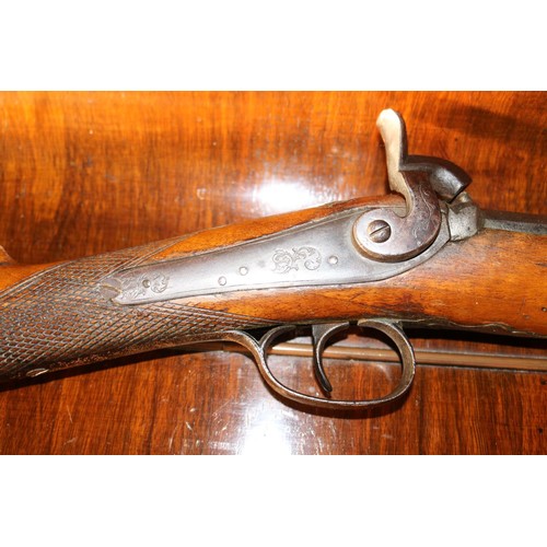 560 - Antique musket (London)