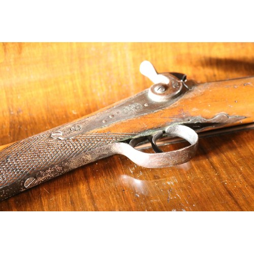 560 - Antique musket (London)