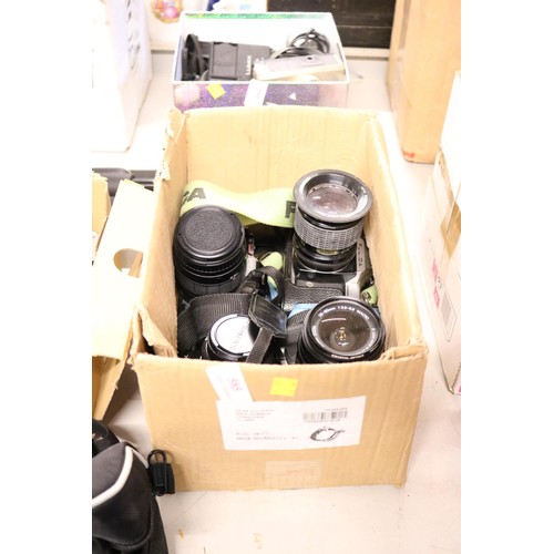 585 - 4 x cameras and lenses