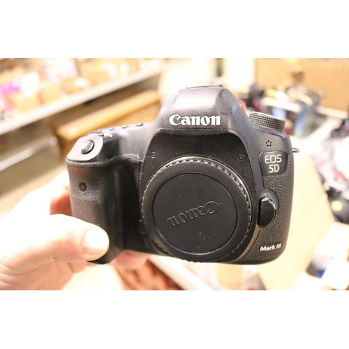 609 - Canon EOS5D Mark three body camera only - no battery or charger or lens,  note, C S. Card slot has b... 