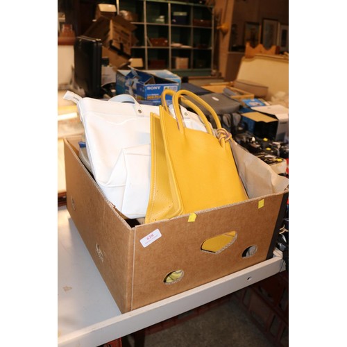 628 - box of various modern and old leather handbags etc