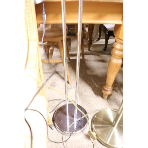 657 - Metal uplighter/reading lamp - warranted until 12 noon Tuesday following the above sale