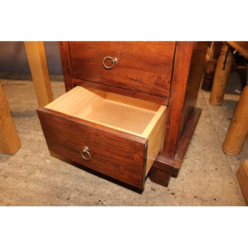 720 - 2 drawer chest