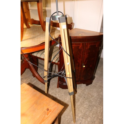 721 - Tripod standing lamp - warranted until 12 noon Tuesday following the above sale