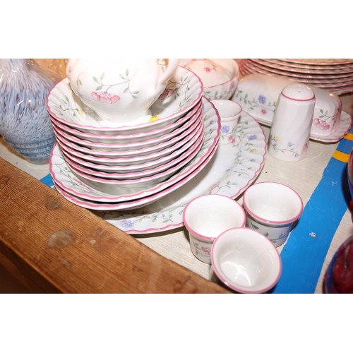 515 - Johnson Bros summer chintz crockery