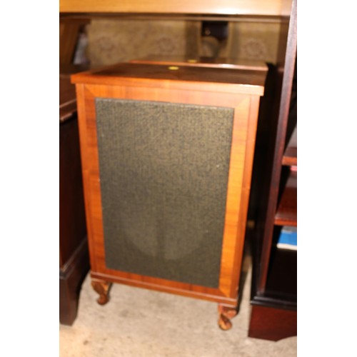 532 - Philips music centre, cabinet & 2 speakers - warranted until 12 noon Tuesday following the above sal... 