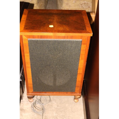 532 - Philips music centre, cabinet & 2 speakers - warranted until 12 noon Tuesday following the above sal... 