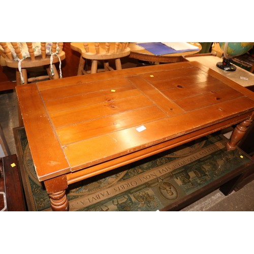 539 - Pine coffee table