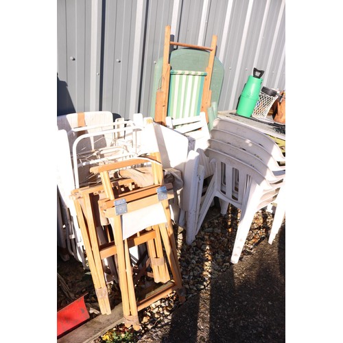 18 - Qty of white garden chairs, etc