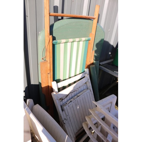 18 - Qty of white garden chairs, etc