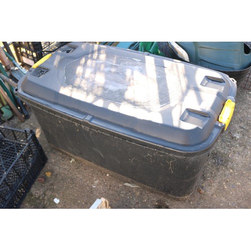 31 - Portable storage box with lid