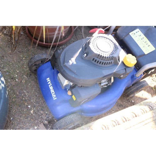 45 - Hyundai rotary petrol lawnmower with grass bag