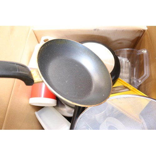 90 - Large qty of kitchen ware