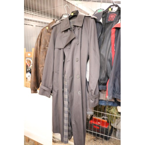 117 - 7 men's jackets/coats, size medium