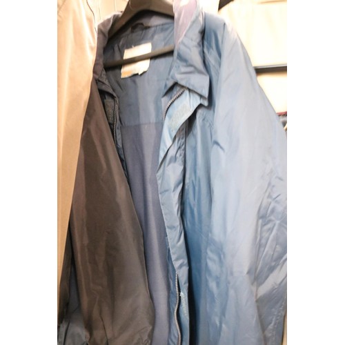 117 - 7 men's jackets/coats, size medium