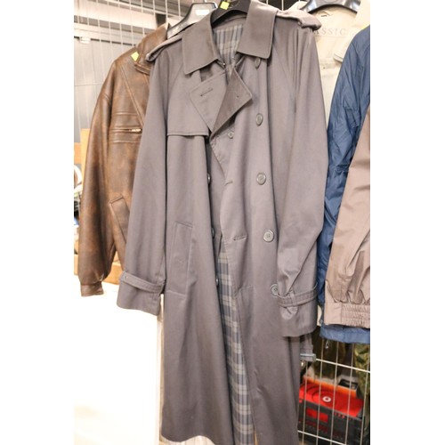 117 - 7 men's jackets/coats, size medium