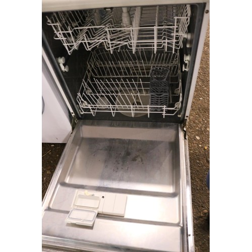 214 - Indesit dishwasher - warranted until 12 noon Tuesday following the above sale