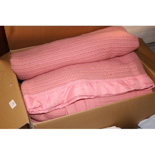 258 - Qty of various bed linen, towels, pillows, etc