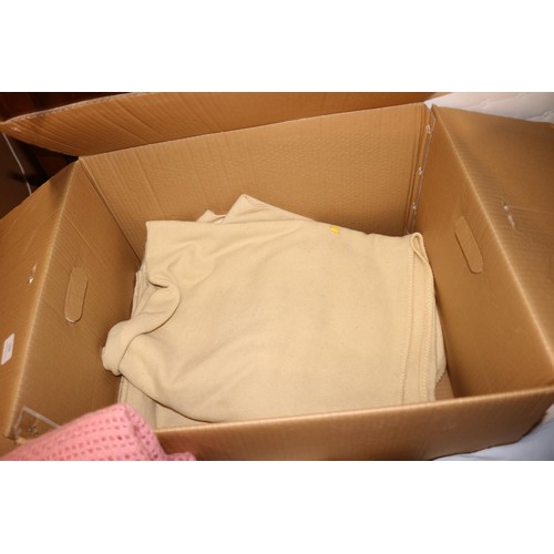 258 - Qty of various bed linen, towels, pillows, etc