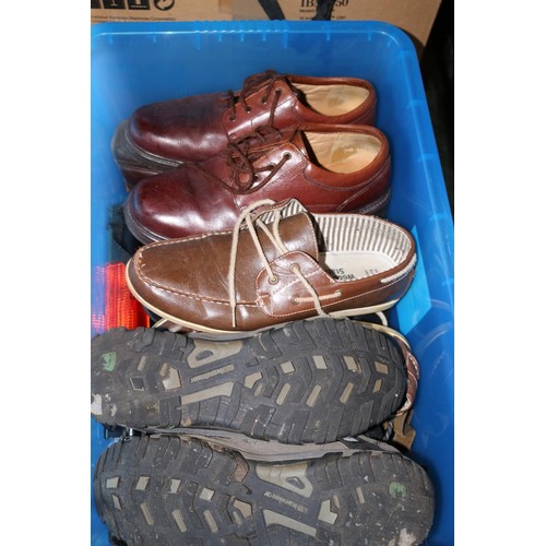 261 - Misc, incl suitcases, wicker picnic basket & 1 other, qty of men's shoes, bags, etc