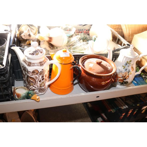 305 - Qty of misc china, glassware, ornaments, tea & coffee pots, jugs, etc