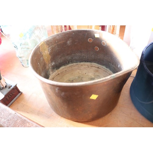 367 - 2 heavy copper pans