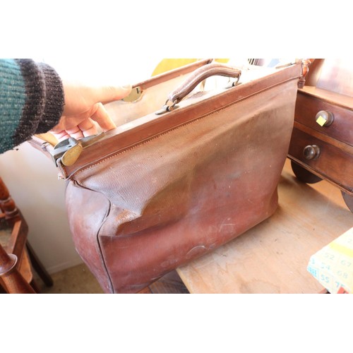 385 - Antique leather doctors bag, a/f