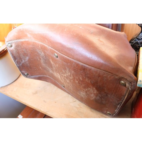 385 - Antique leather doctors bag, a/f