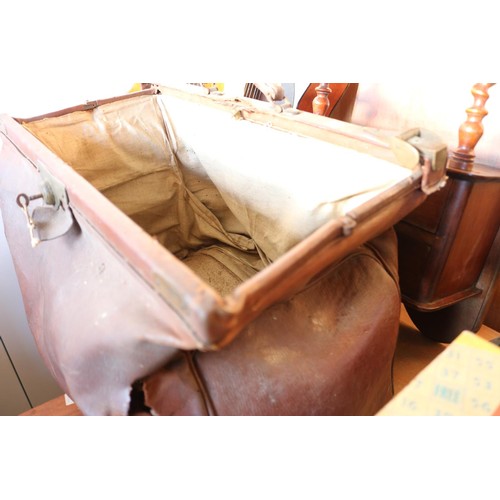 385 - Antique leather doctors bag, a/f