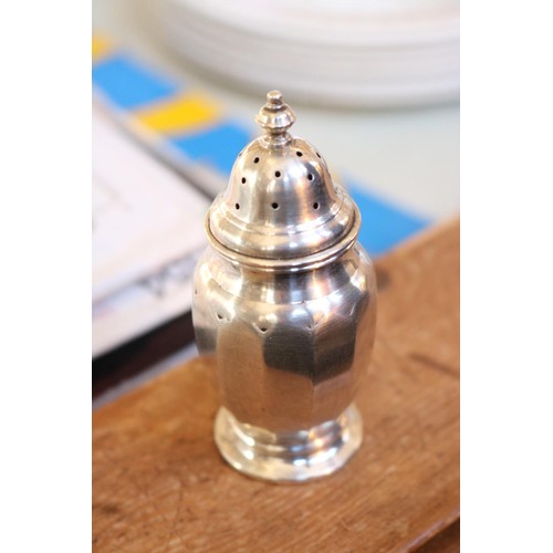 409 - 4 silver cruet items & silver napkin ring