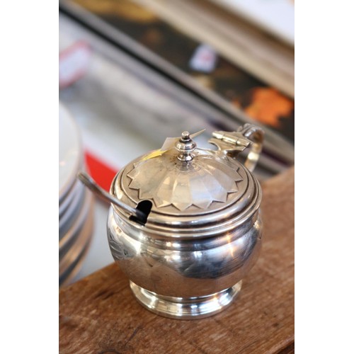 409 - 4 silver cruet items & silver napkin ring