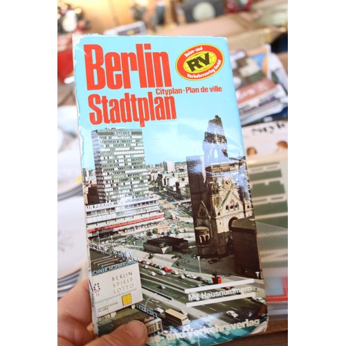 413 - Berlin map, postcards, books