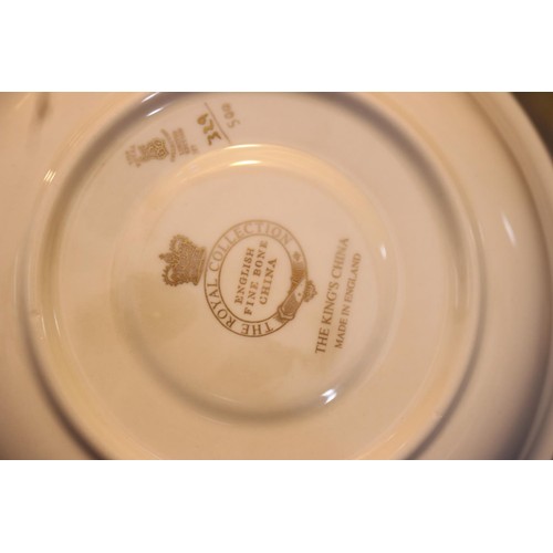 420 - 2 pieces of Royal Collection chinaware, incl limited edition (no. 329 of 500) George III chocolate c... 