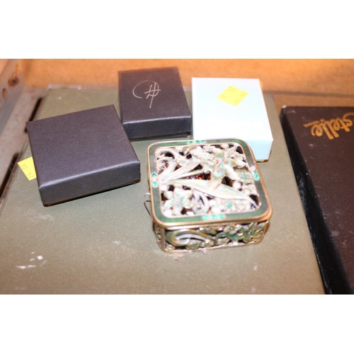 453 - Various boxed jewellery, etc