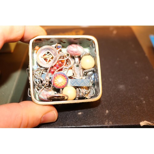 453 - Various boxed jewellery, etc