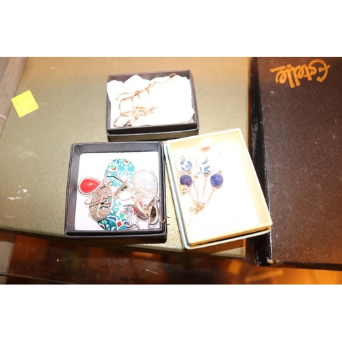 453 - Various boxed jewellery, etc