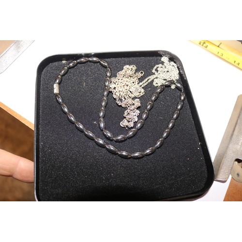 455 - Qty of costume jewellery, silver necklace, etc