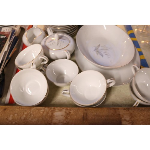 518 - Kayson's fine china Japan cups, saucers, bowls, dishes & plates