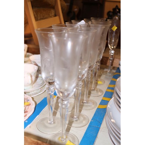 519 - Set of 12 glasses (as new)