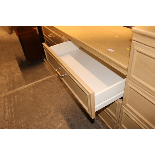 533 - Long chest of 6 drawers