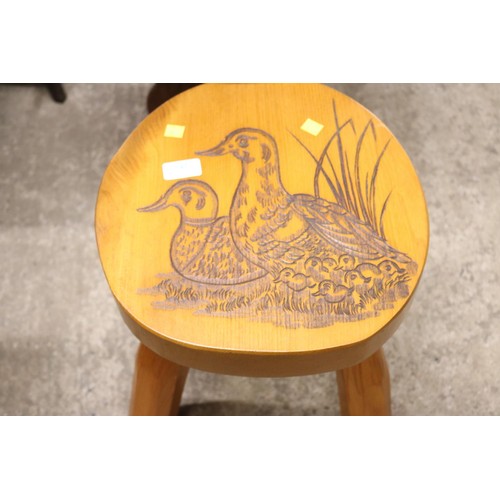 542 - Heavy stool with duck design