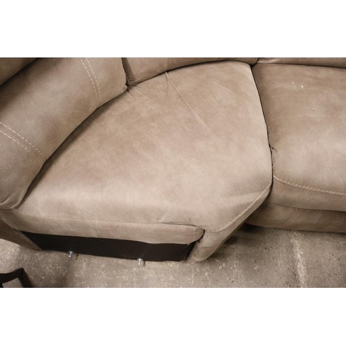 546 - Corner 3 piece suite, incl electric recliner