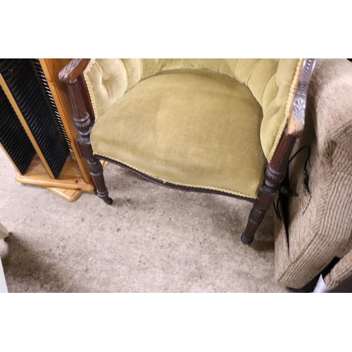 550 - Curved button back chair